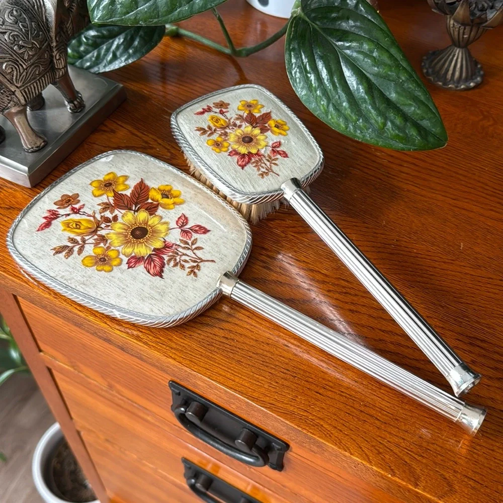 Vintage ✨ Antique Hairbrush and mirror with c1950s flower design.
